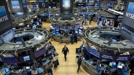 Американският индекс Dow Jones се доближава до 22 хил. пункта*