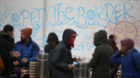 Стотици мигранти все още се крият в замръзналата сръбска "джунгла"