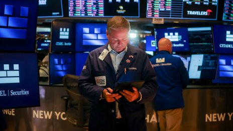 Митата и по-слабите икономически данни помрачават настроението на Wall Street*