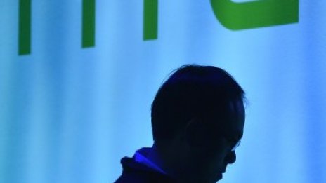 Приходите на HTC падат до тригодишно дъно