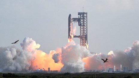 SpaceX повтори успеха на изстрелването на Starship, докато САЩ се състезават за Луната