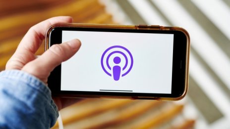 Facebook излиза от бизнеса с подкастове