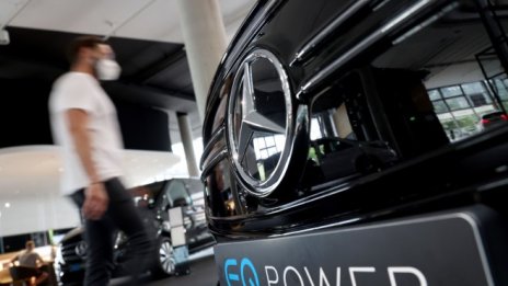 Въпреки кризата с чиповете Daimler увеличава печалбата