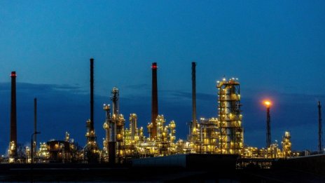 ЕС готви „умни санкции“ на петролния износ на Русия