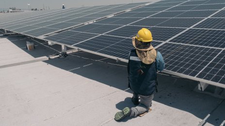 Световният апетит за слънчеви панели задълбочава недостига на сребро