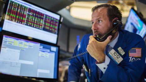 Dow Jones потъва с над 200 пункта заради нарушеното спокойствие в еврозоната*