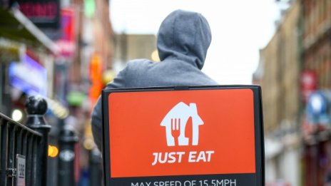 Just Eat Takeaway очаква подобряване на рентабилността си