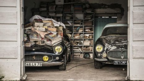Откриха над 100 редки автомобила в плевня
