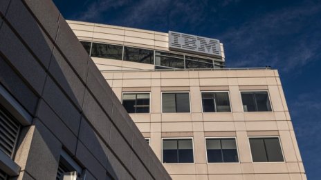 IBM отчете най-силния ръст на приходите от 10 години