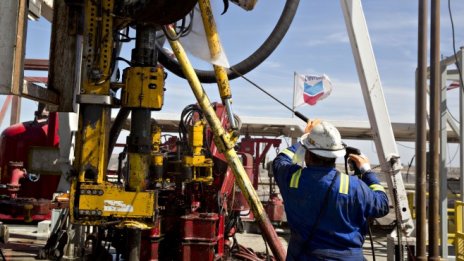 Ралито при петрола помага на Exxon и Chevron да отбележат силни парични потоци