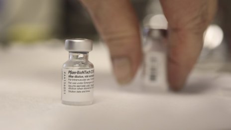 Pfizer и BioNTech искат ЕС да разреши използване на ваксината им и при деца