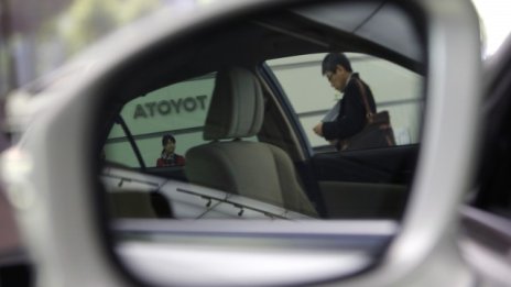 Автомобилната индустрия оставя огледалата в история