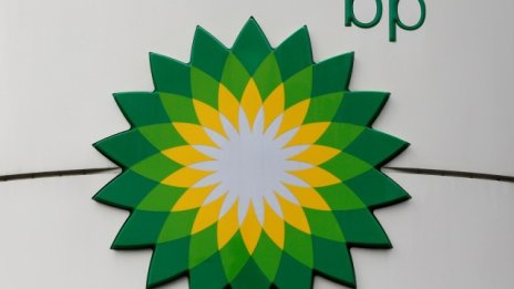 Печалбата на BP се стопява с 45% през второто тримесечие