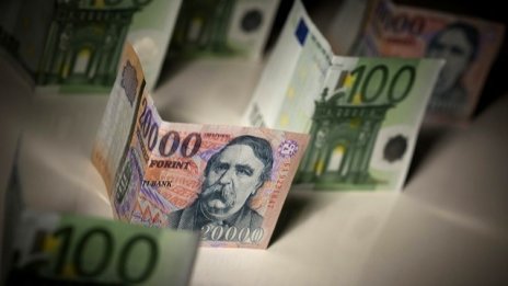 Унгарската централна банка очаквано остави основната си лихва без промяна