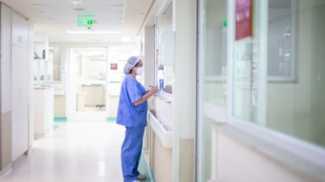 Спират плановия прием в болниците в червените зони