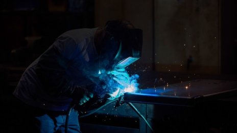 Французите не вярват, че институциите ще върнат индустрията обратно в Европа