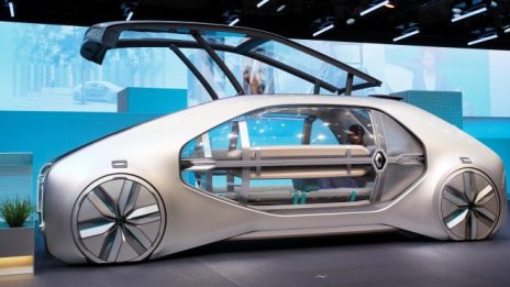 Робот такси на Renault показва възможното бъдеще на градския трафик
