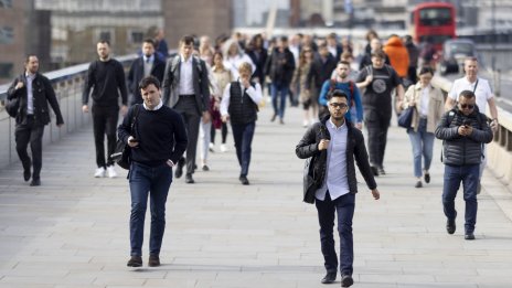 Мениджърите трябва да се вслушват в младите служители