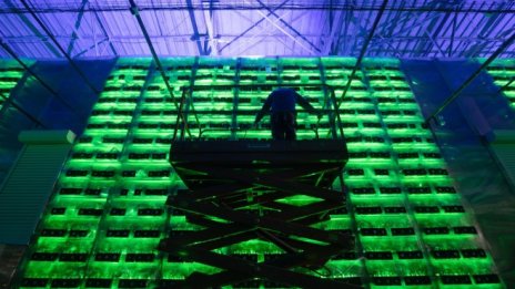 Цената на биткойна приближава технически тест в края на годината