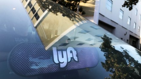 Lyft  се възползва от проблемите в Uber, за да си спечели пазарен дял