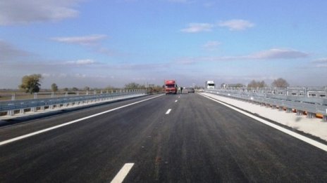 Около 1000 километра пътища ще бъдат рехабилитирани през 2018 г.