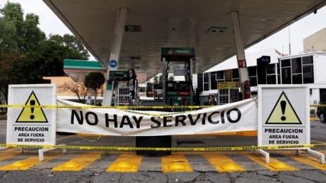Войната на Мексико срещу кражбите на горива се превръща в икономически хаос
