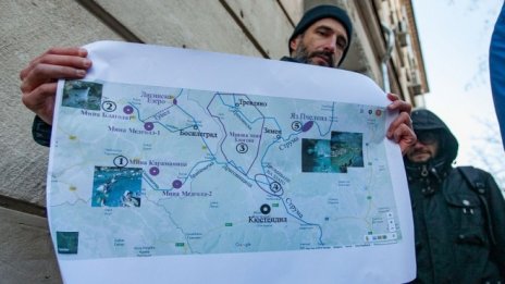 Протестиращи искат оставката на екоминистъра заради замърсяване на водата Босилеград