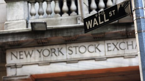 Wall Street финишира на зелена територия в навечерието на срещата на Фед