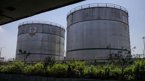 Цената на петрола се стабилизира след острите спадове през предишните сесии*