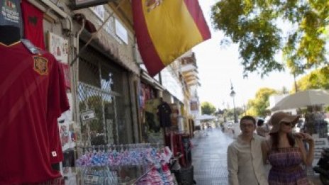 Натискът върху Испания отслабва