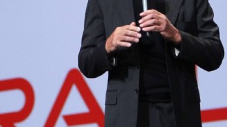 Oracle повишава печалбата при спадащи приходи