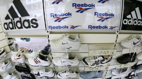 Reebok стопира полета на Adidas
