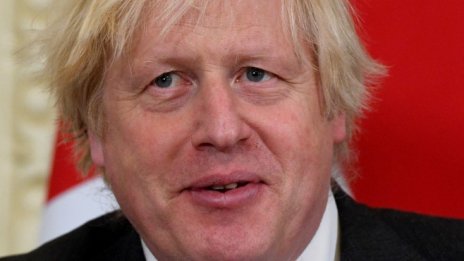 Джонсън: Реваксинацията ни позволи да избегнем ограниченията