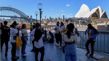 Светът посреща Нова година под сянката на COVID