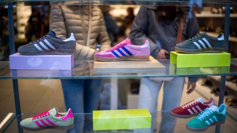 Прогнозата за печалбата на Adidas е помрачена от митата и валутните колебания