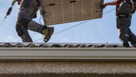 В енергийния си преход Испания залага на слънчеви панели на покривите 