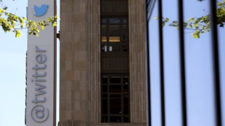 Бордът на Twitter обмисля продажба?