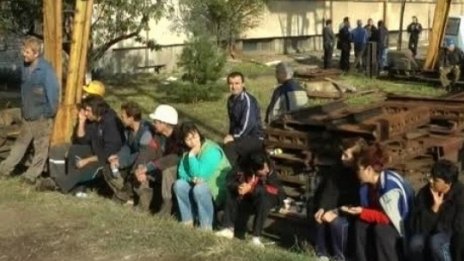 Миньори от рудник "Черно море" блокираха пътя към "Слънчев бряг"