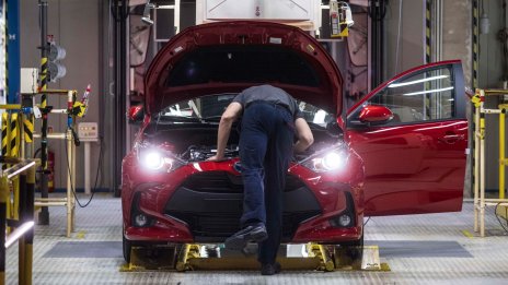 Toyota отчита рекордно производство и продажби през ноември