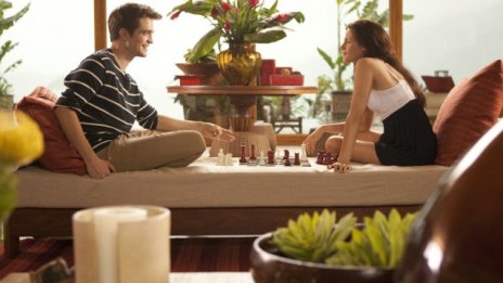 "Здрач: Зазоряване: Част 1" е отново лидер по кината в Северна Америка