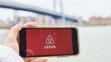 Airbnb забавя IPO-то си заради вълненията около изборите