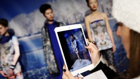 Apple назначи шеф от индустрията на лукс модата