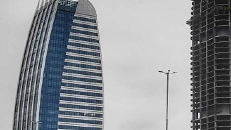 Все повече компании в София възприемат хибридна работа, но офисът остава важен