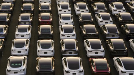 Tesla и Мъск разчитат на облекчената регулаторна рамка на Тексас за роботакситата