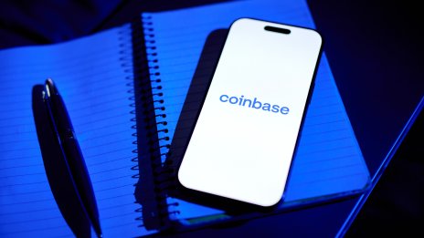 Coinbase съкращава 14% от персонала си заради нестабилността и АІ