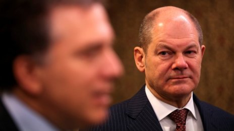 Шолц върви по стъпките на Шойбле, което не се харесва в Берлин и Европа