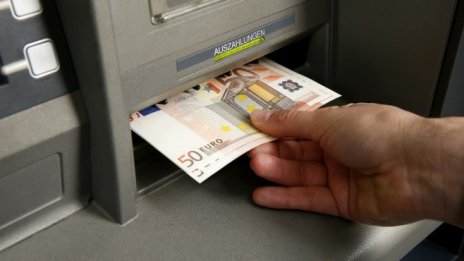 20 години след създаването си еврото оцеля