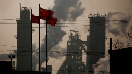 Търговската война забавя ръста на производствената активност в Китай