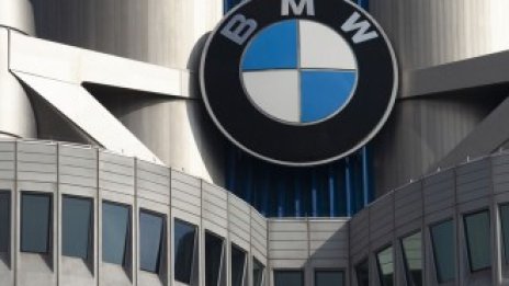 BMW намалява наполовина двигателите с вътрешно горене