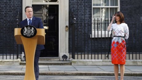 Премиерът на Великобритания подава оставка до октомври